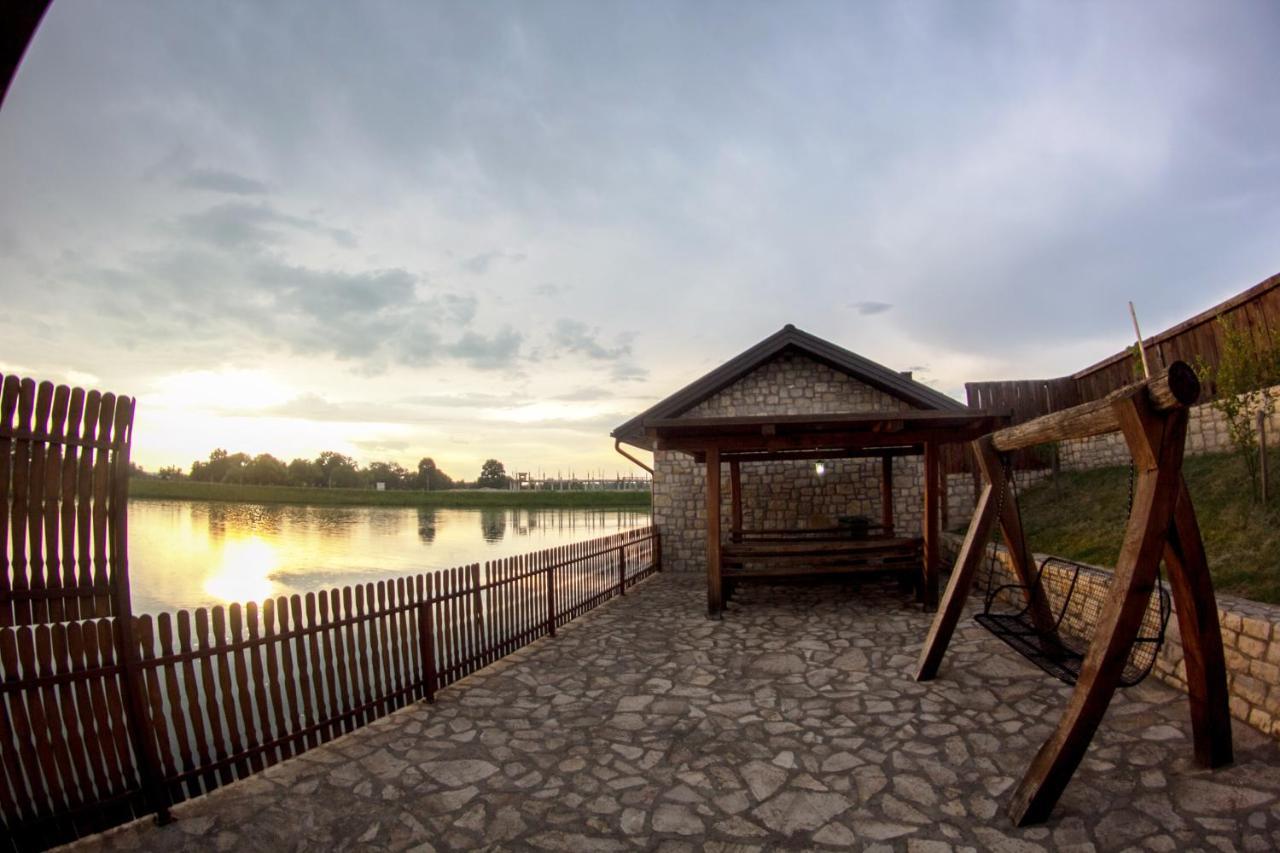 Jezero Jelen Otel Tesanj Dış mekan fotoğraf